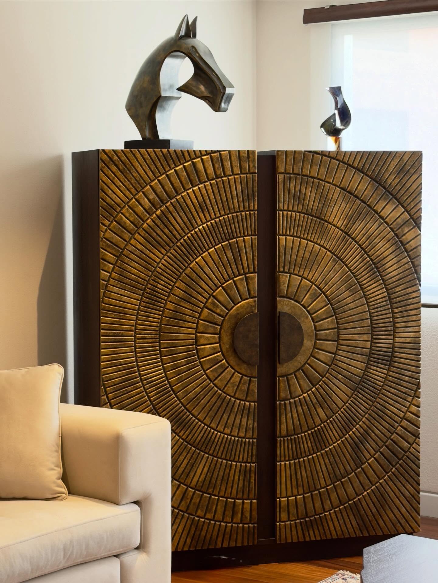 Mueble escultórico y piezas decorativas en Casa D.S.