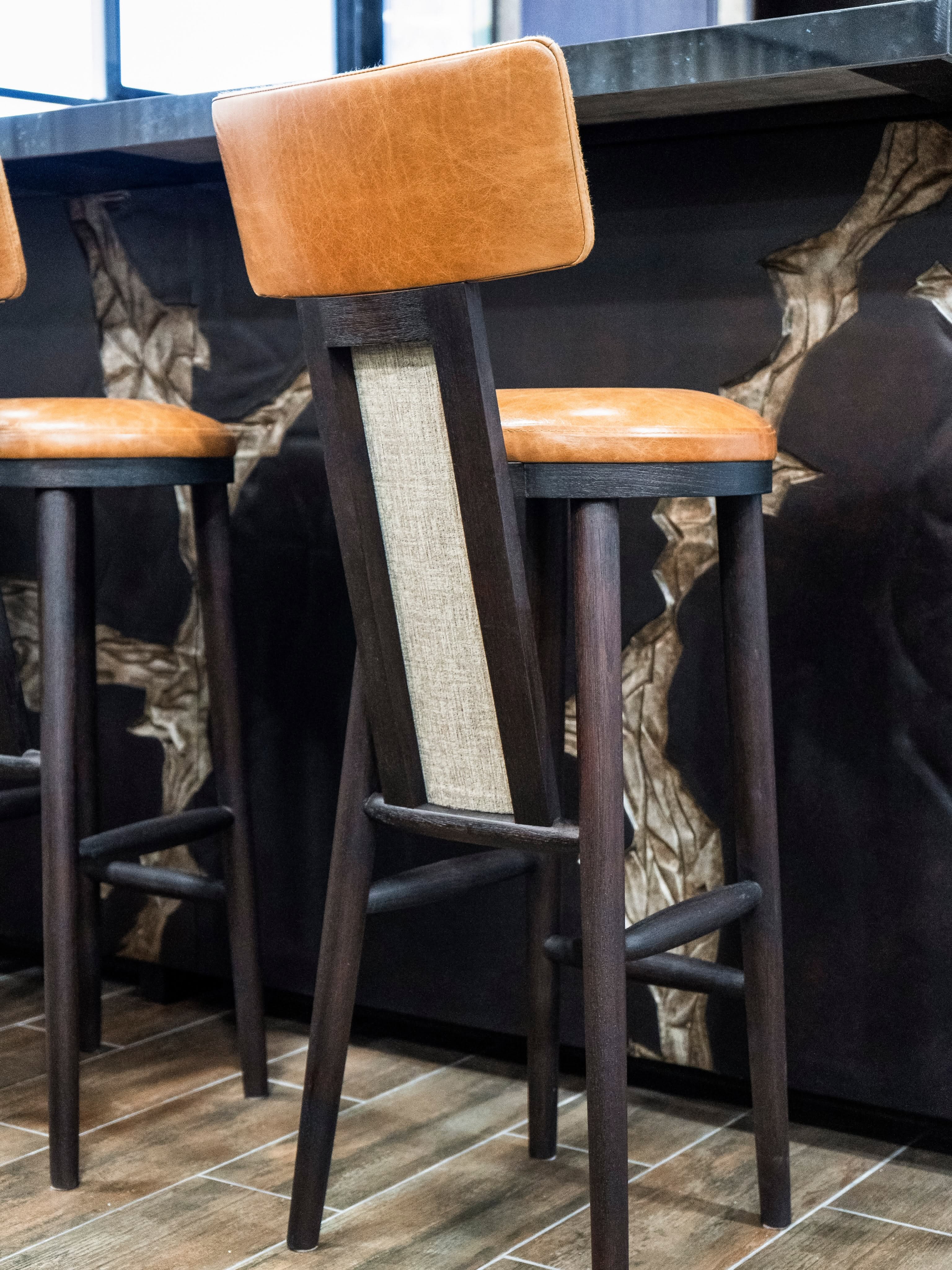 Casa A.A. — detalle de mesa y tapicería