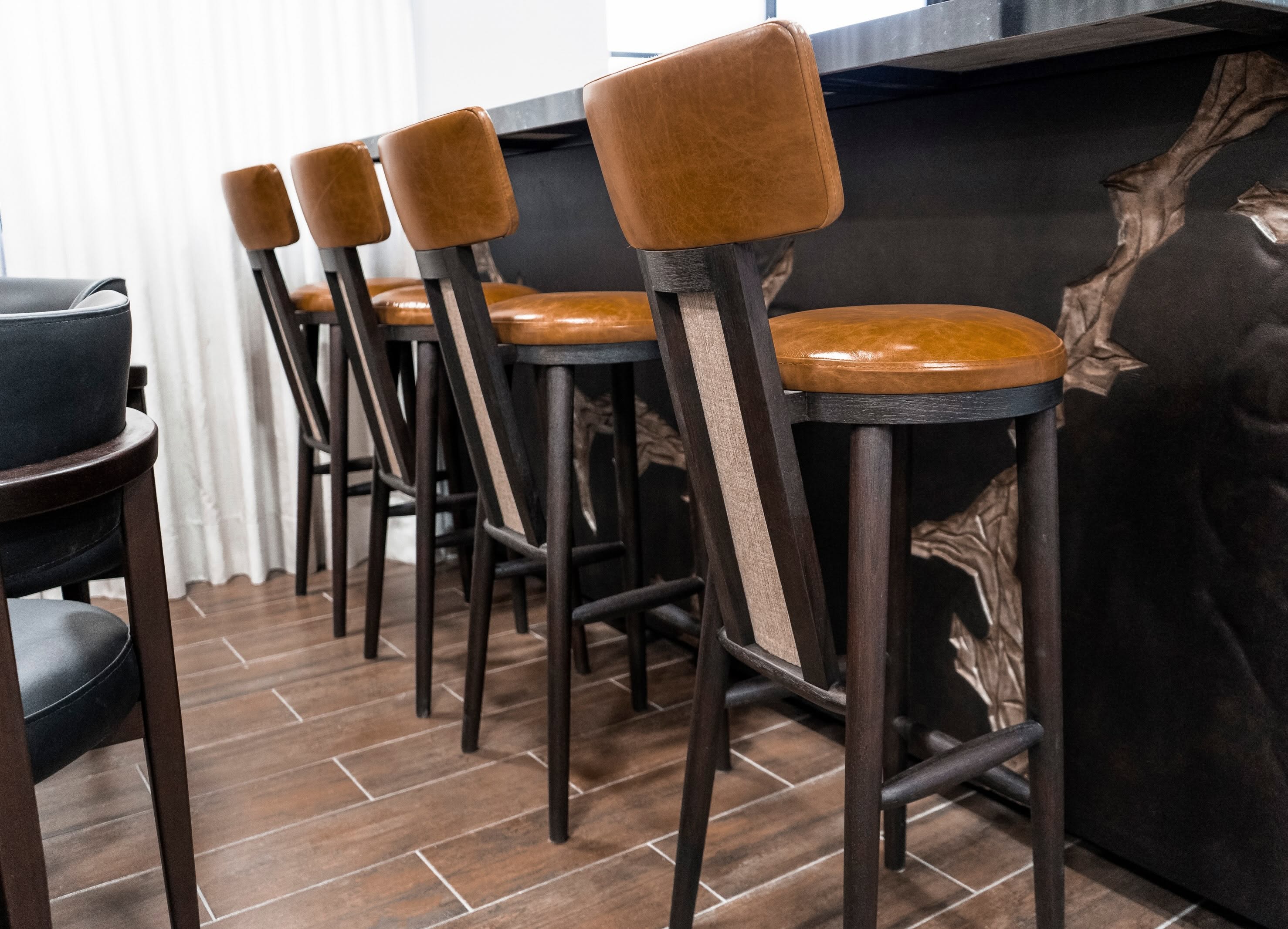 Casa A.A. — comedor y sillas de diseño